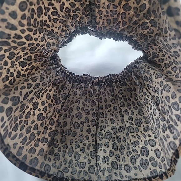 Chic Leopard Print Ruffle Sleeve Top - Picture 5 of 6